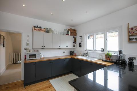 40 Bavent Road, London, SE5 9RY