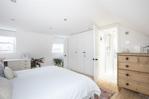 40 Bavent Road, London, SE5 9RY