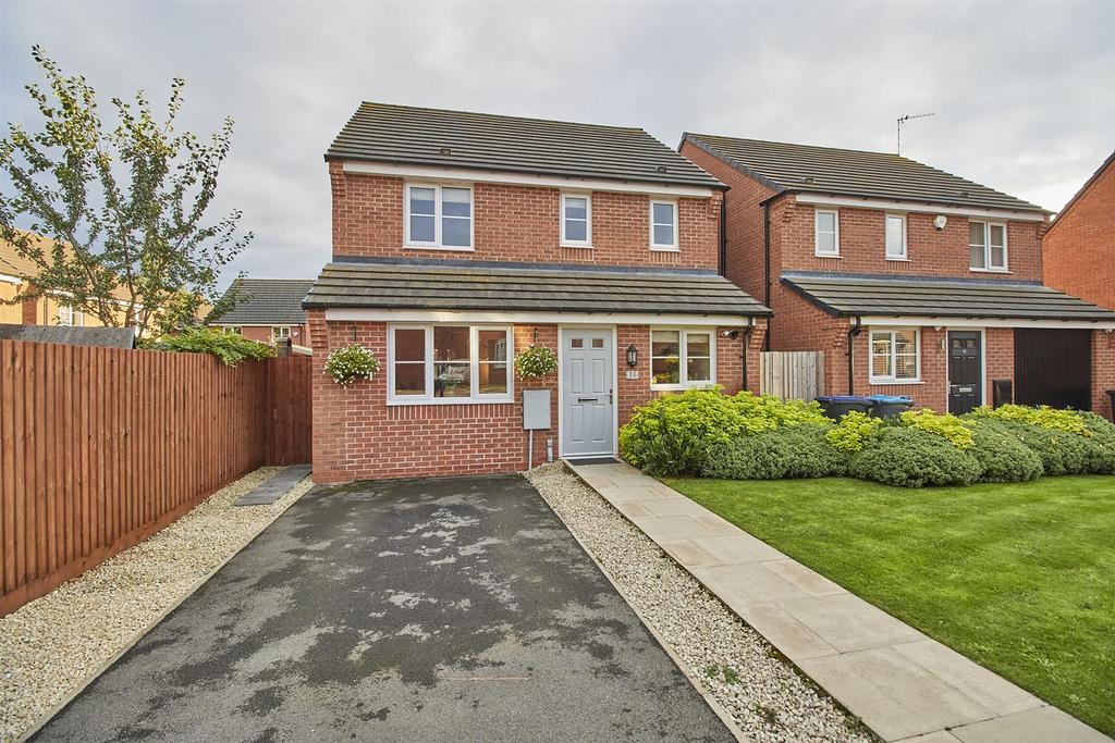 Indigo Drive, Burbage, Hinckley 3 bed detached house £240,000