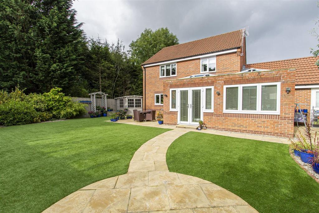 Spindle Drive, Wingerworth, Chesterfield 4 bed detached house £469,950