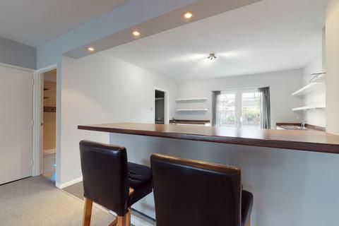 6 Perries Mead, Folkestone, CT19 5UD