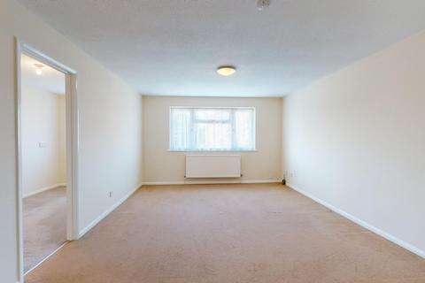 6 Perries Mead, Folkestone, CT19 5UD