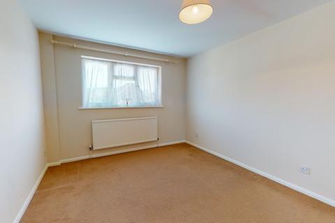 6 Perries Mead, Folkestone, CT19 5UD