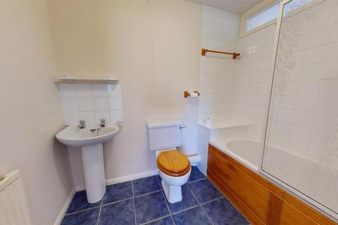 6 Perries Mead, Folkestone, CT19 5UD