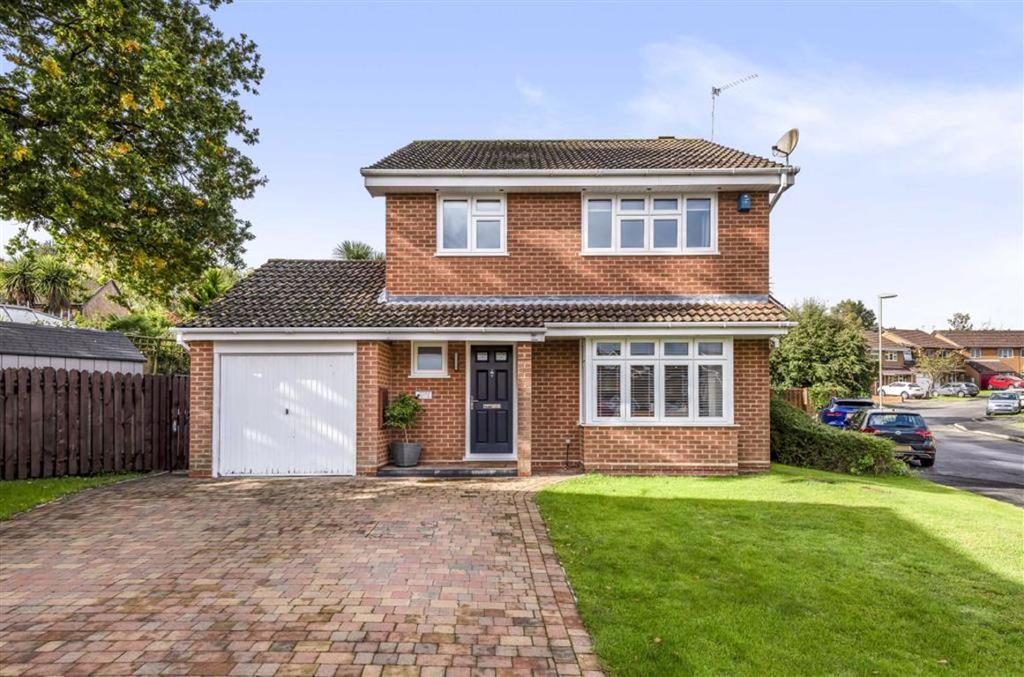 Donnington Drive, Valley Park, Chandlers Ford, Hampshire 4 bed detached