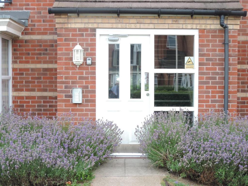 Coopers Meadow, Keresley, Coventry 2 bed apartment £745 pcm (£172 pw)