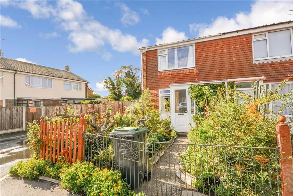 Cedar Close, Margate, Kent 2 bed end of terrace house £210,000