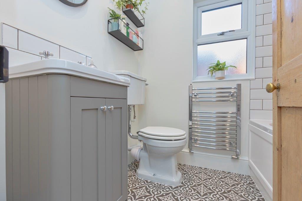 Bathroom suite