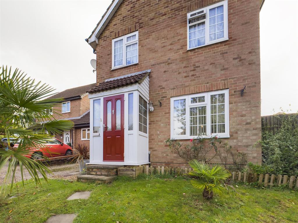 Paterson Close, Basingstoke 3 bed detached house £365,000
