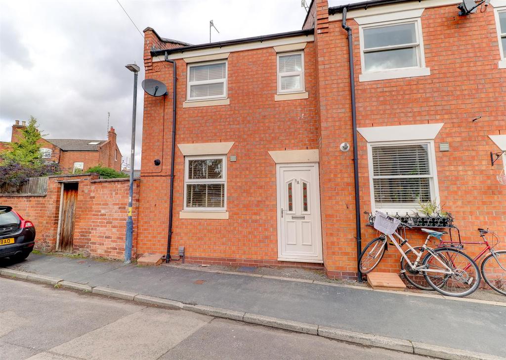 Beaconsfield Street West, Leamington Spa 2 bed end of terrace house £