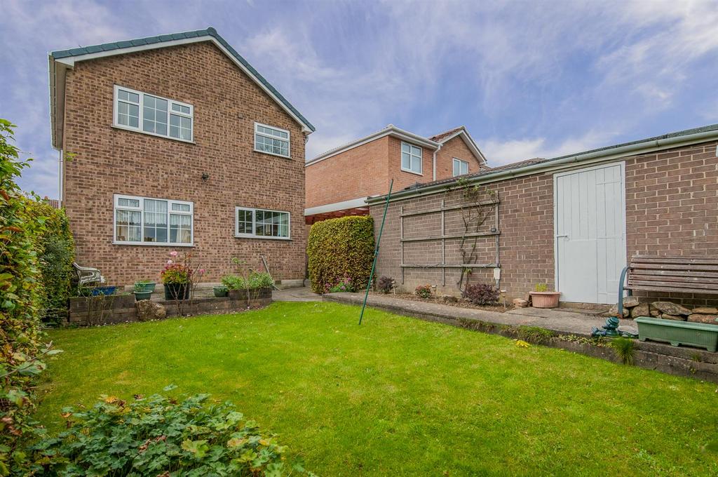 Harewood Grove, Bramley, Rotherham 3 bed detached house £200,000