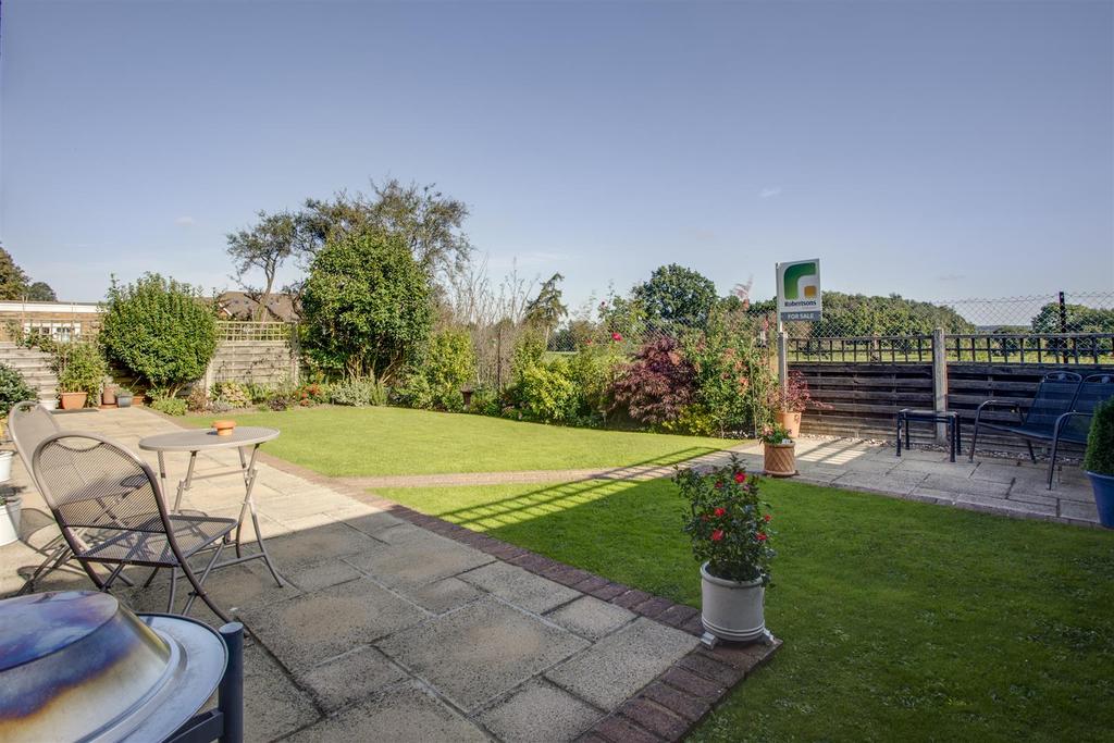 The Fairway, Flackwell Heath 5 bed detached house £750,000