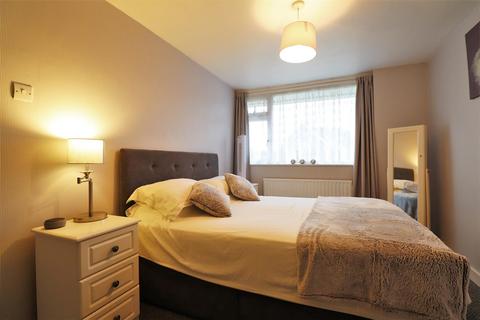 15 Ranworth Close, Erith, DA8 3AD