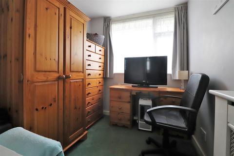 15 Ranworth Close, Erith, DA8 3AD