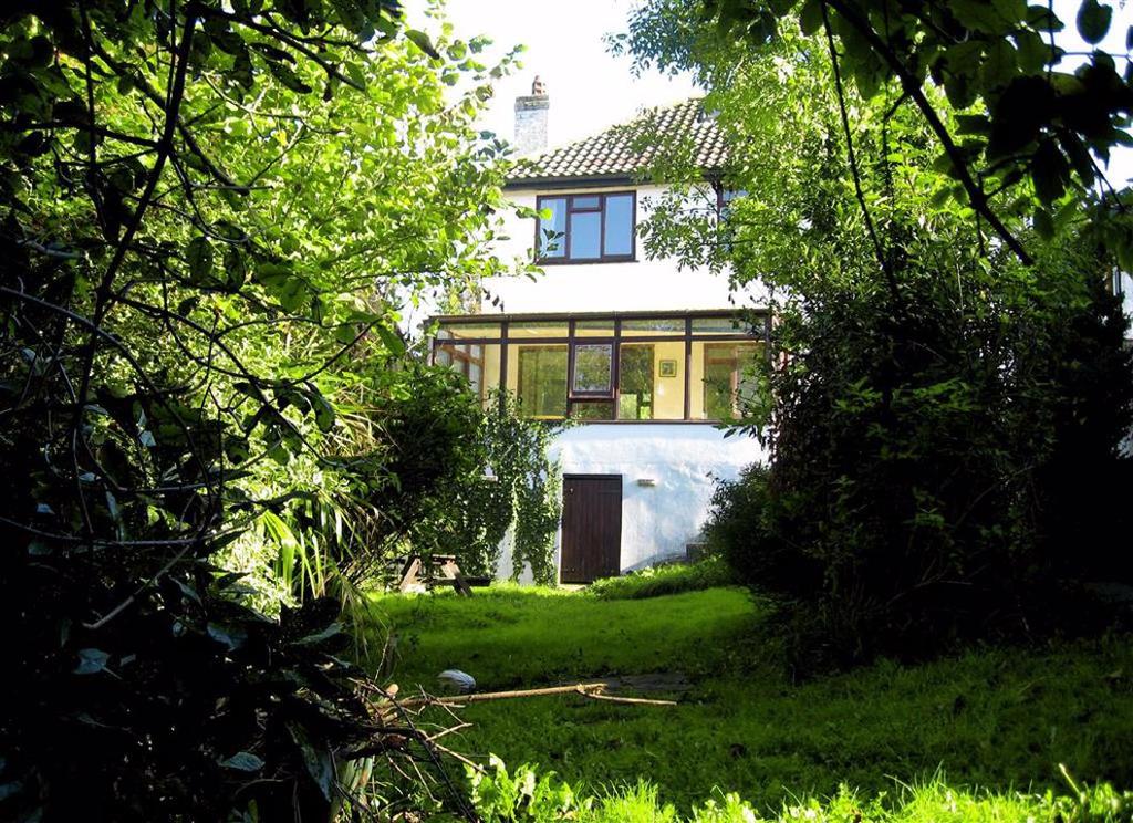 Combermere Road, St. Leonardsonsea, East Sussex 3 bed detached house