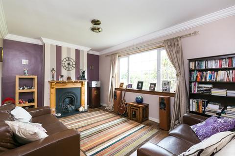 27 Barntongate Drive, Edinburgh, EH4 8BE
