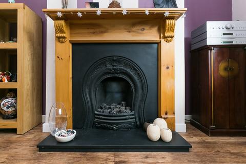 27 Barntongate Drive, Edinburgh, EH4 8BE