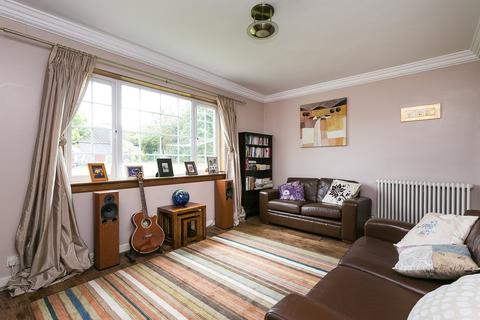 27 Barntongate Drive, Edinburgh, EH4 8BE