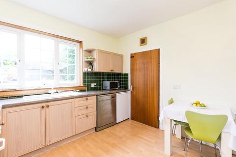 27 Barntongate Drive, Edinburgh, EH4 8BE