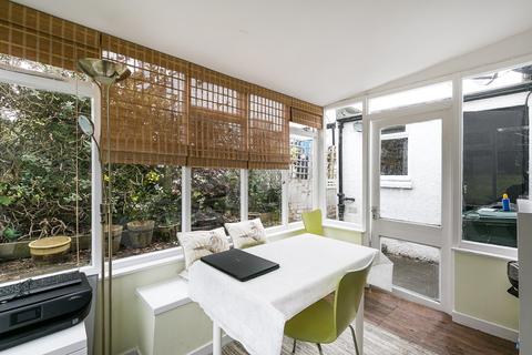 27 Barntongate Drive, Edinburgh, EH4 8BE