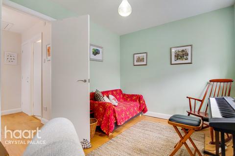 2 Telford Close, London, SE19 3AG