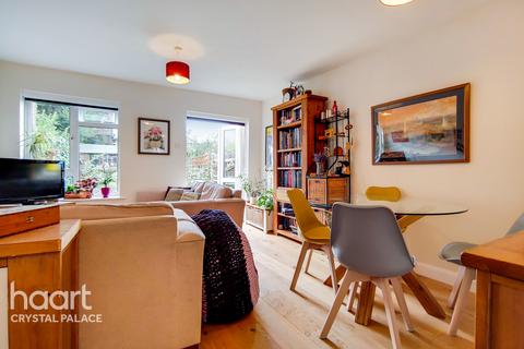 2 Telford Close, London, SE19 3AG