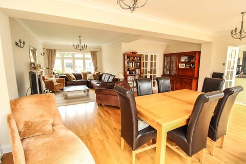 6 Holden Gardens, Warley, Brentwood, CM14 5AH