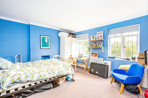 7 Queens Crescent, Richmond, TW10 6HG