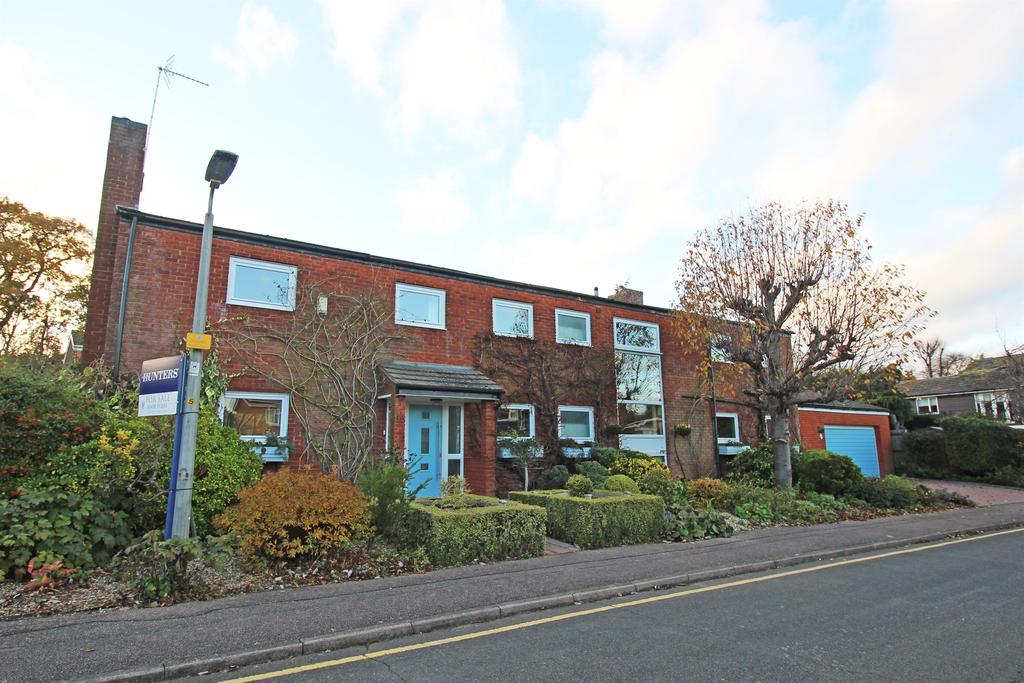 Whitney Drive, Stevenage, SG1 4BL 4 bed detached house £695,000