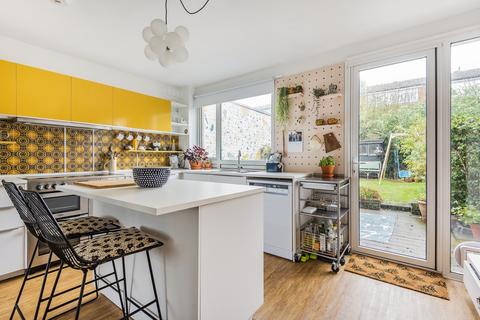 30 Carston Close, London, SE12 8DZ