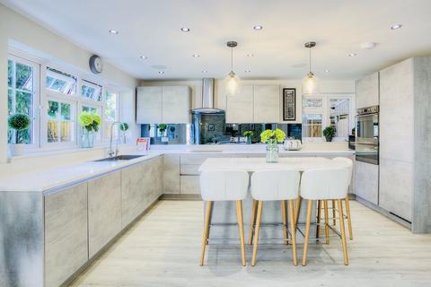 Beech House The Meadows, Ingrave, Brentwood, CM13 3RL