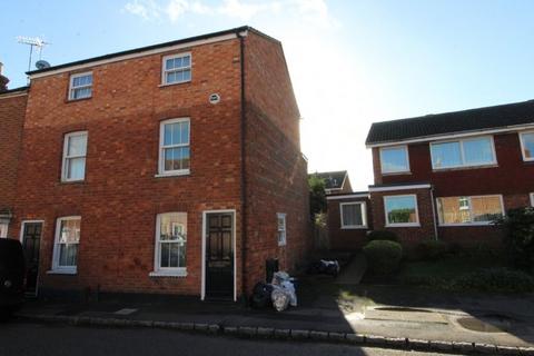 3 bedroom end of terrace house for sale - Caldecote Street, Newport Pagnell.