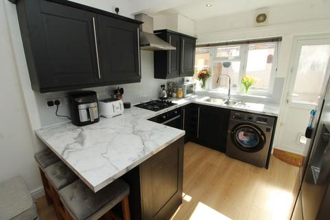 3 bedroom end of terrace house for sale - Caldecote Street, Newport Pagnell.