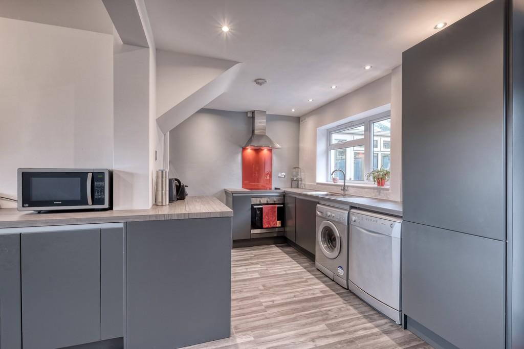 Lyttleton Avenue, Charford, Bromsgrove, B60 3LQ 3 bed terraced house
