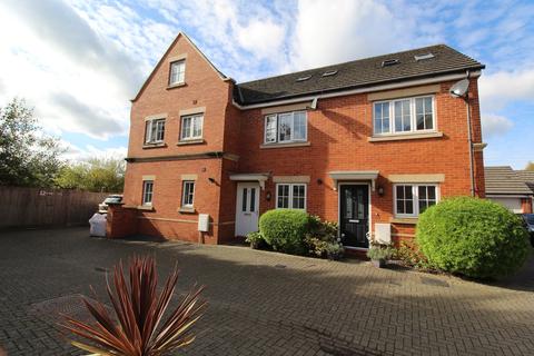 13 Derisley Close, Byfleet, West Byfleet, KT14 7QA