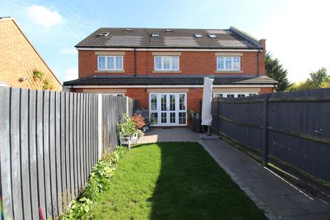 13 Derisley Close, Byfleet, West Byfleet, KT14 7QA