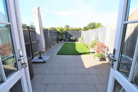 13 Derisley Close, Byfleet, West Byfleet, KT14 7QA