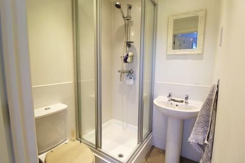 13 Derisley Close, Byfleet, West Byfleet, KT14 7QA