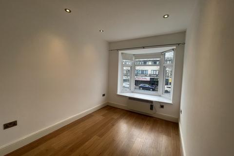 2 bedroom flat to rent, Wilmslow Road, Cheadle