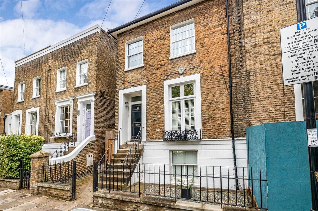Morton Road, Islington, London, N1 2 bed flat £750,000