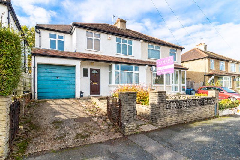 Mosslea Road, Whyteleafe 4 bed semidetached house £525,000