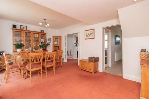 54 Mosslea Road, Whyteleafe, CR3 0DQ