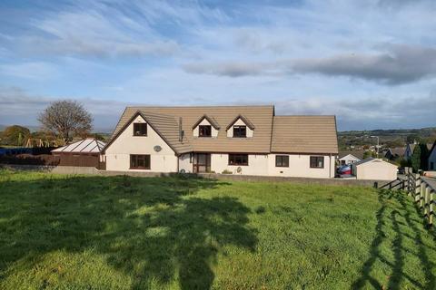 3 Aysshton Gardens, Callington, PL17 7DW