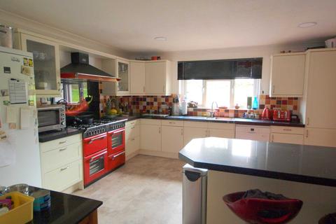 3 Aysshton Gardens, Callington, PL17 7DW