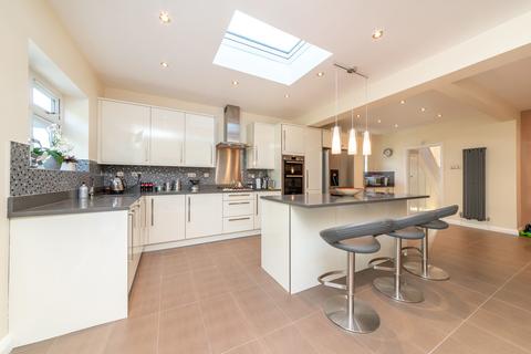 3 Abbotsbury Gardens, Pinner, HA5 1TA
