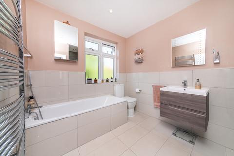 3 Abbotsbury Gardens, Pinner, HA5 1TA
