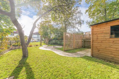 3 Abbotsbury Gardens, Pinner, HA5 1TA