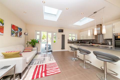 3 Abbotsbury Gardens, Pinner, HA5 1TA