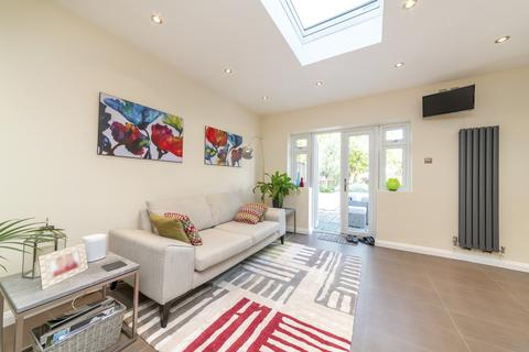 3 Abbotsbury Gardens, Pinner, HA5 1TA