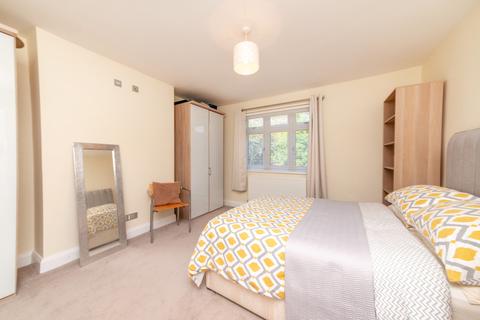 3 Abbotsbury Gardens, Pinner, HA5 1TA